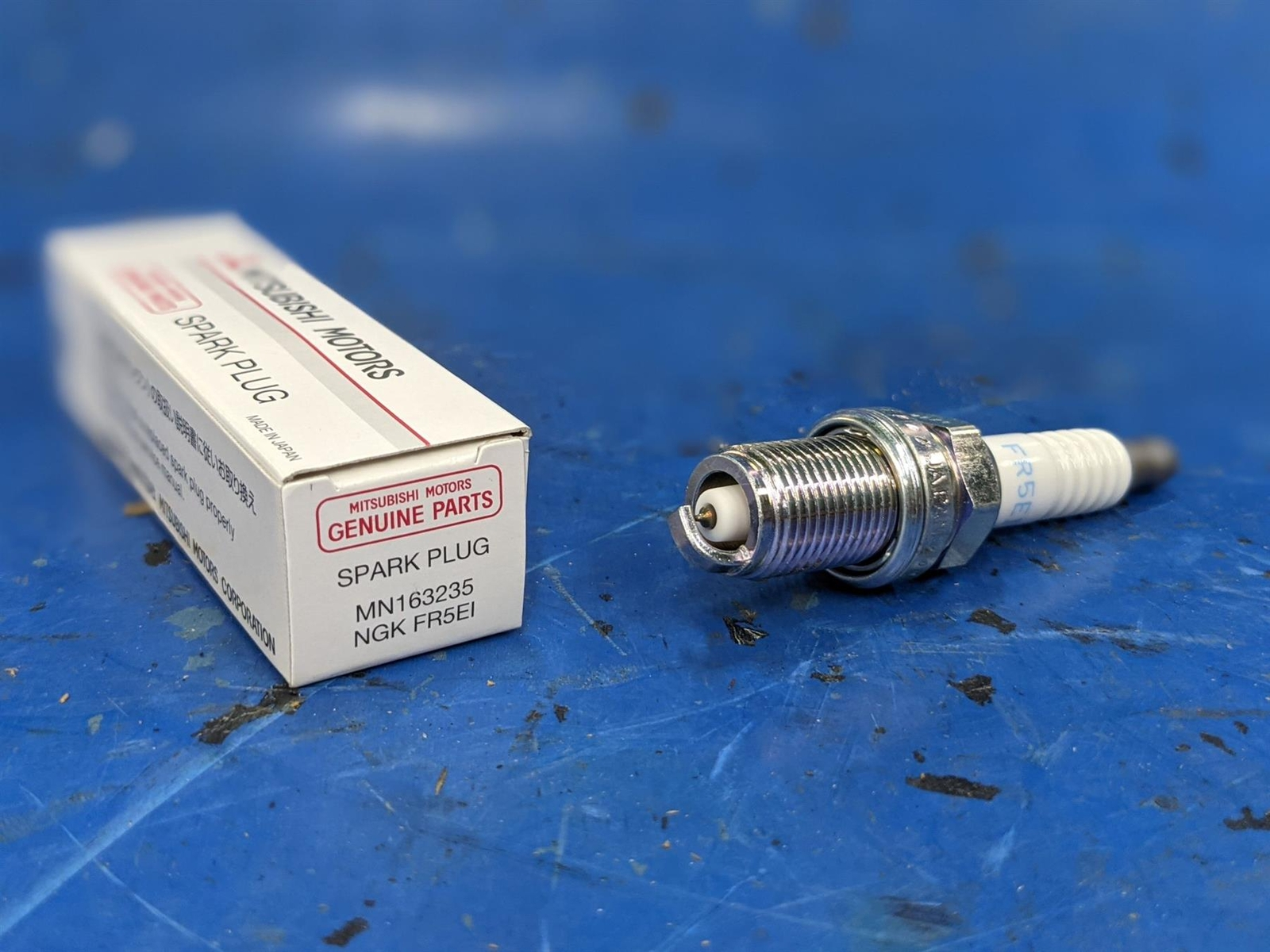 Spark Plugs Mitsubishi C5W 4B1