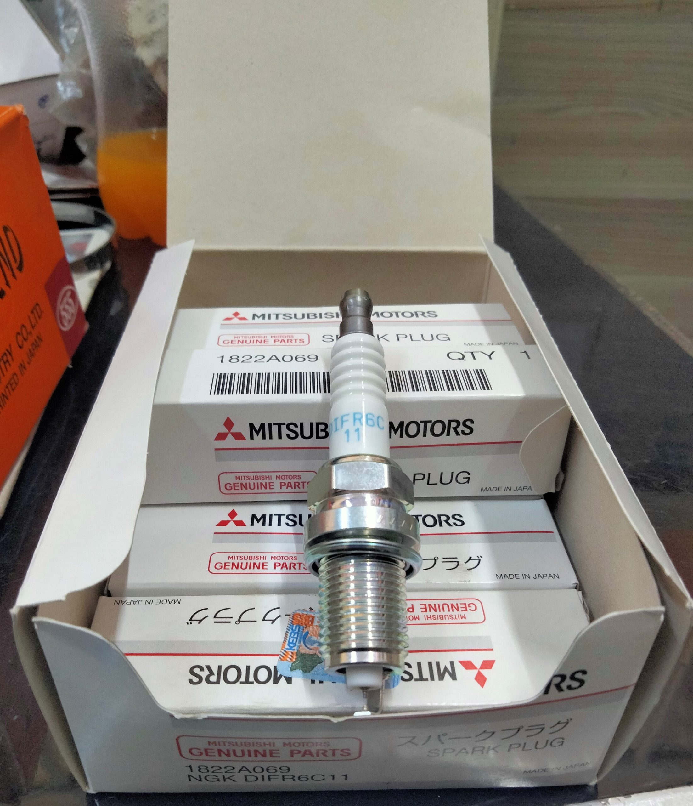 Spark Plugs Mitsubishi CT9A (E